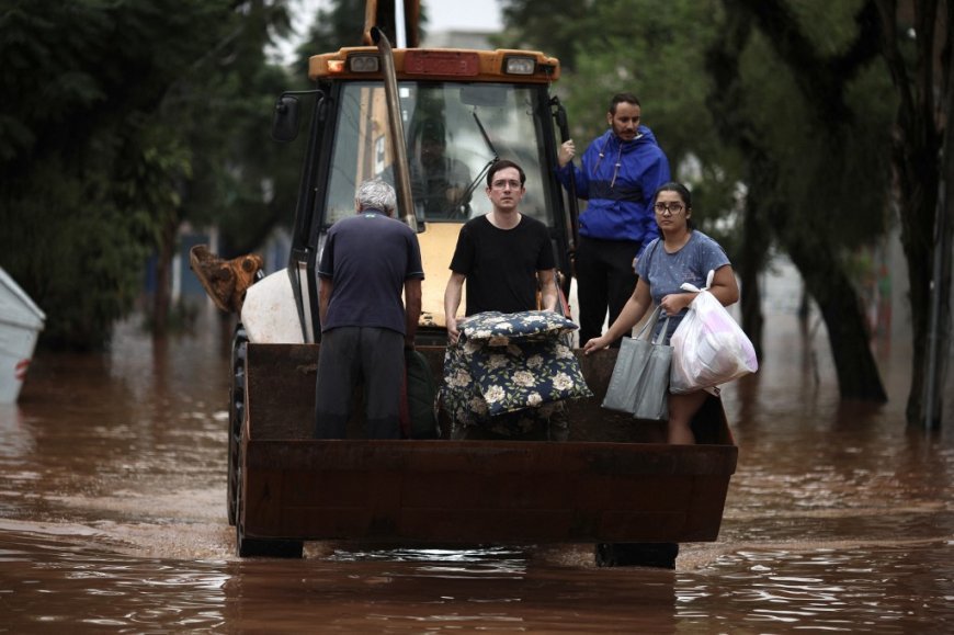 70,000 people are forced from their houses by flooding in southern Brazil